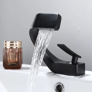 כיור ברז אמבטיה מודרני מיקסר הקש שחור/זהב כיור ברז ידית אחת חמים וקרים מפל ברז